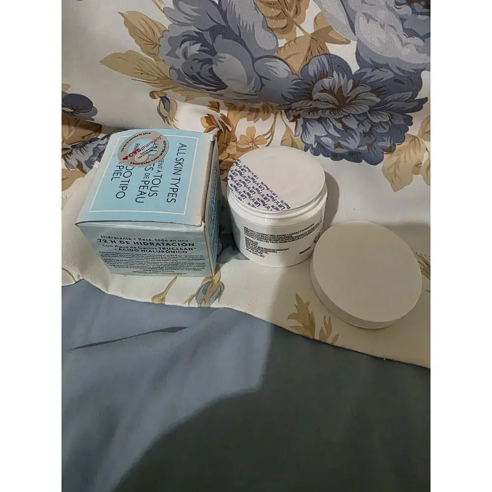 CoverGirl Clean Fresh Weightless Water Cream Hydrating Moisturizer 60mL